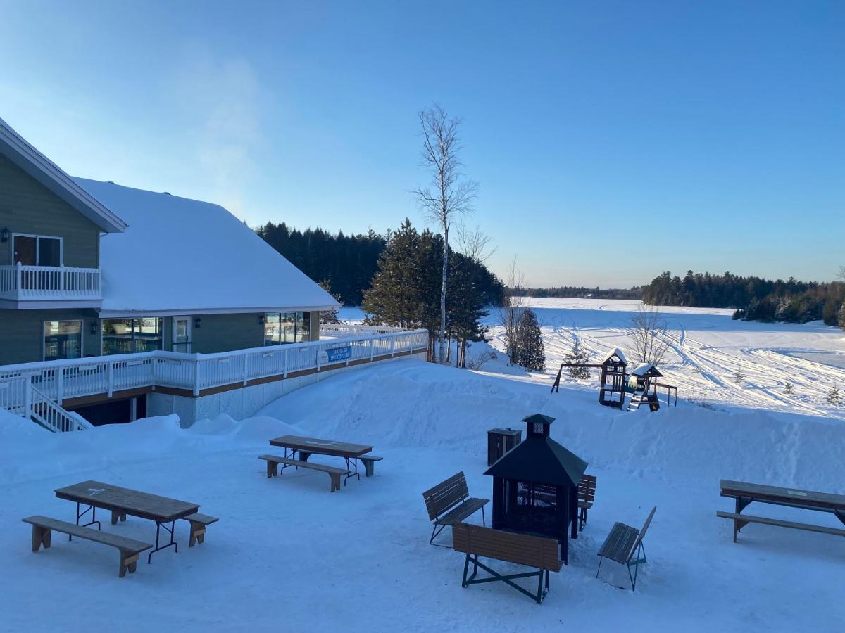 Pourvoirie Du Lac Blanc Saint-Alexis-des-Monts Exterior foto